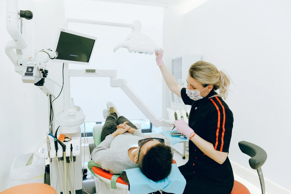 The Role of an Emergency Dentist in Managing Dental Pain